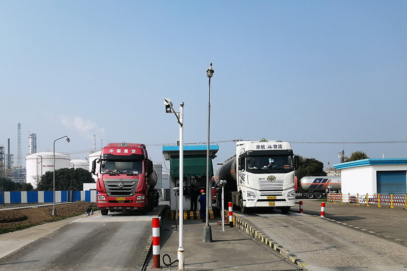 槽車過磅.jpg 槽車過磅.jpg